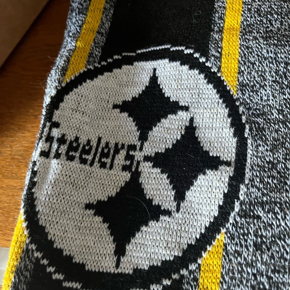 Steelers Black and Yellow Knit Scarf - Picture 3 of 7